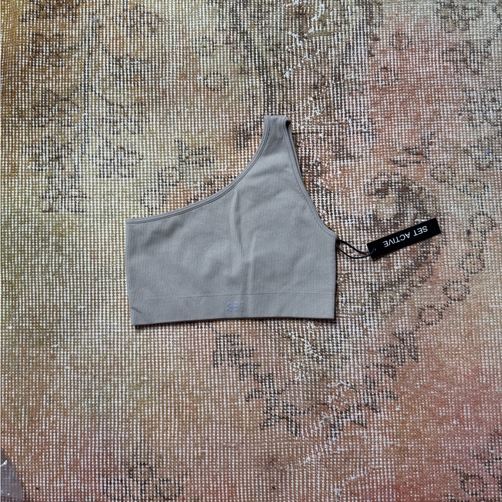 BNWT SET Active One-Shoulder Bra in Sand